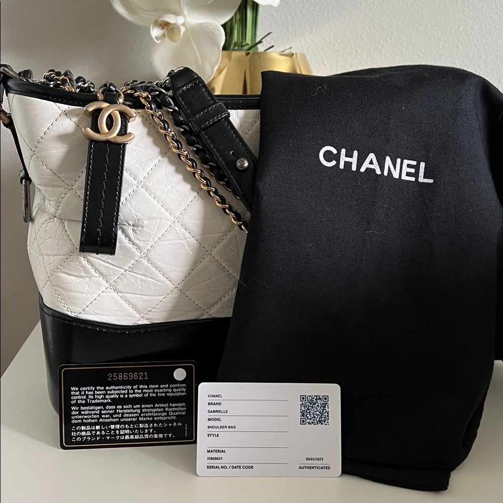 Authentic CHANEL CC Gabrielle Chain Shoulder BagCalfskin Leather - Picture 3 of 17